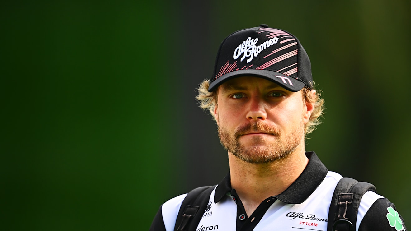 SINGAPORE, SINGAPORE - SEPTEMBER 30: Valtteri Bottas of Finland and Alfa Romeo F1 walks in the Paddock prior to practice ahead of the F1 Grand Prix of Singapore at Marina Bay Street Circuit on September 30, 2022 in Singapore, Singapore. (Photo by Clive Mason/Getty Images,)