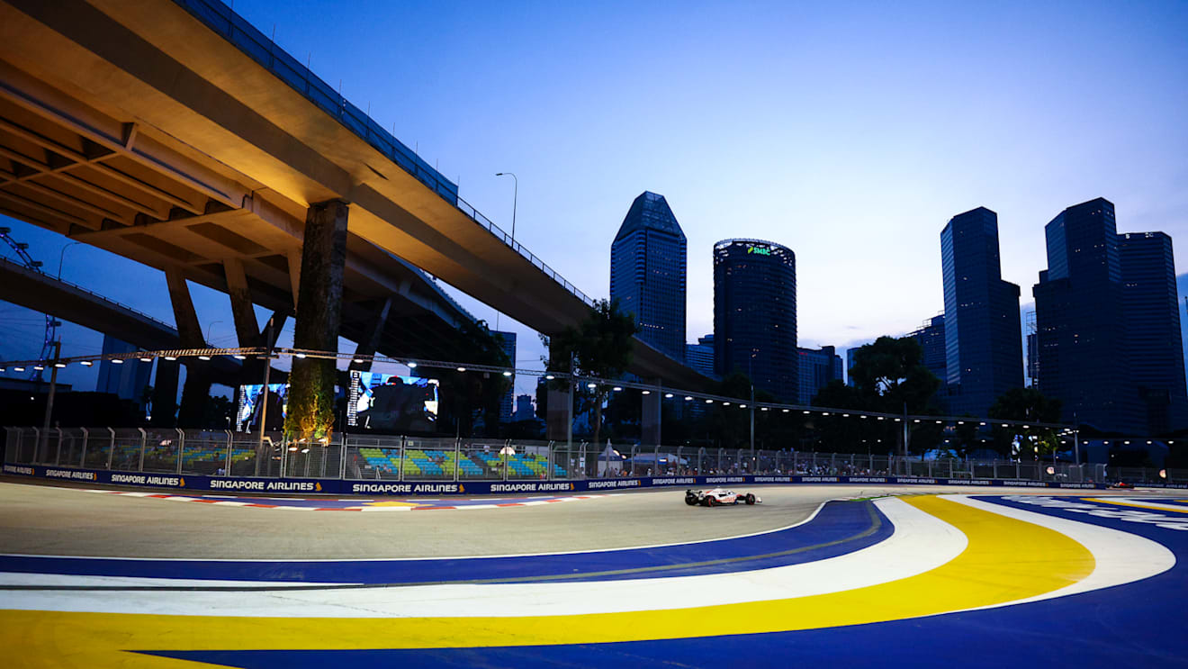 SINGAPORE, SINGAPORE - SEPTEMBER 30: Kevin Magnussen of Denmark driving the (20) Haas F1 VF-22 Ferrari on track during practice ahead of the F1 Grand Prix of Singapore at Marina Bay Street Circuit on September 30, 2022 in Singapore, Singapore. (Photo by Clive Rose/Getty Images,)