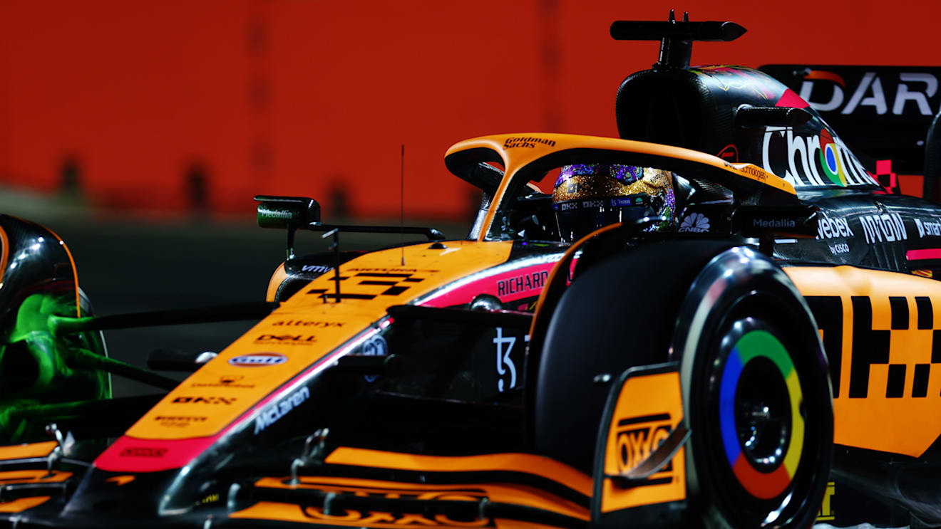 SINGAPORE, SINGAPORE - SEPTEMBER 30: Daniel Ricciardo of Australia driving the (3) McLaren MCL36 Mercedes on track during practice ahead of the F1 Grand Prix of Singapore at Marina Bay Street Circuit on September 30, 2022 in Singapore, Singapore. (Photo by Mark Thompson/Getty Images,)