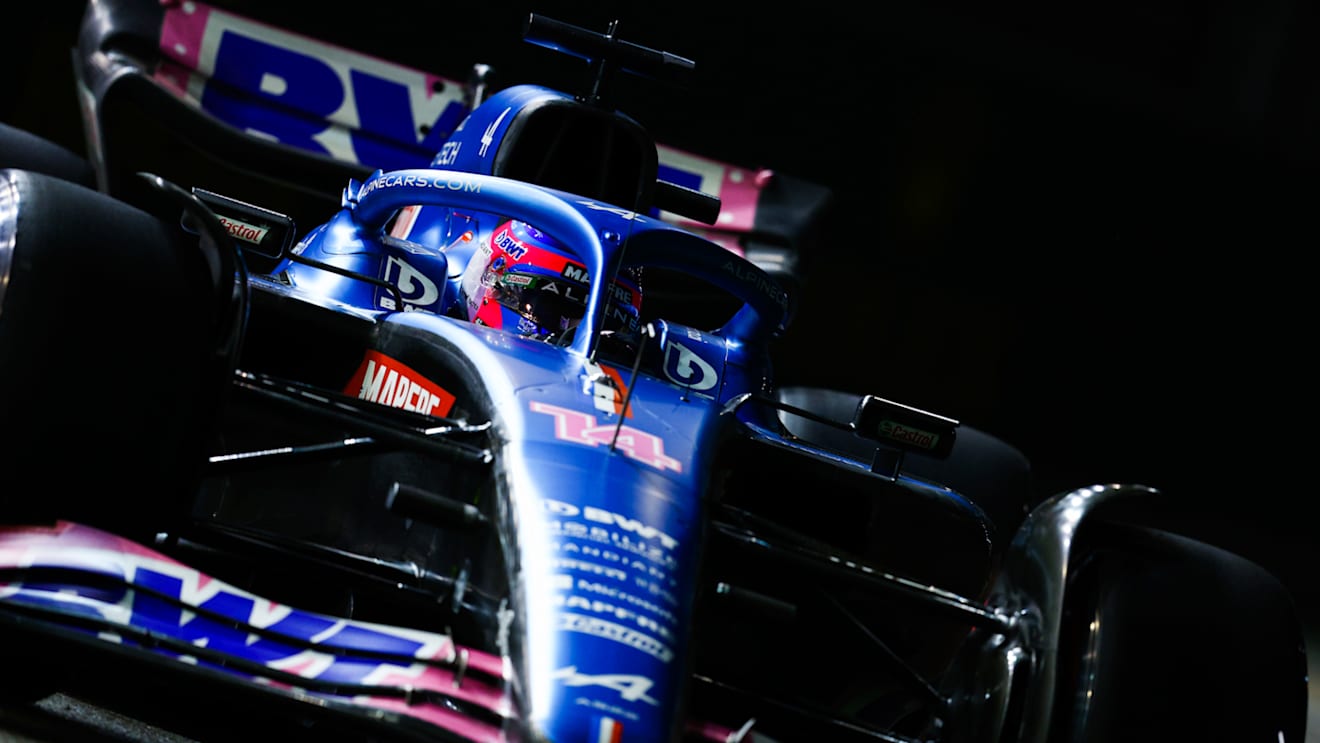 SINGAPORE, SINGAPORE - OCTOBER 01: Fernando Alonso of Spain driving the (14) Alpine F1 A522 Renault on track during qualifying ahead of the F1 Grand Prix of Singapore at Marina Bay Street Circuit on October 01, 2022 in Singapore, Singapore. (Photo by Clive Rose/Getty Images,)