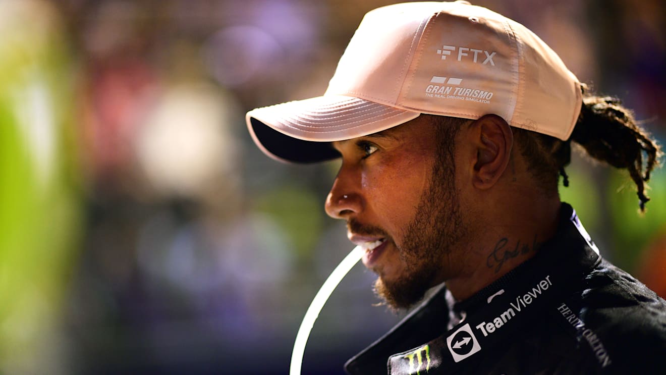 SINGAPORE, SINGAPORE - OCTOBER 01: Third placed qualifier Lewis Hamilton of Great Britain and Mercedes takes a drink in parc ferme during qualifying ahead of the F1 Grand Prix of Singapore at Marina Bay Street Circuit on October 01, 2022 in Singapore, Singapore. (Photo by Mario Renzi - Formula 1/Formula 1 via Getty Images)