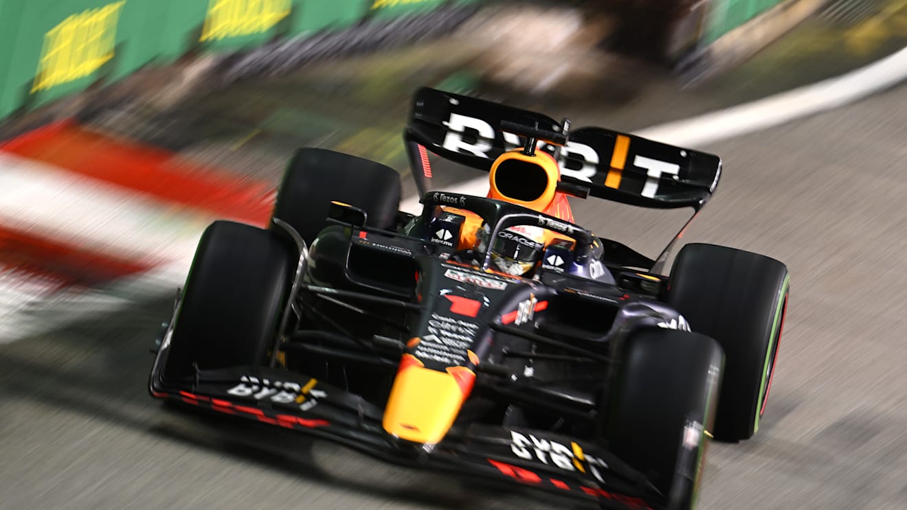 SINGAPORE, SINGAPORE - OCTOBER 02: Max Verstappen of the Netherlands driving the (1) Oracle Red Bull Racing RB18 on track during the F1 Grand Prix of Singapore at Marina Bay Street Circuit on October 02, 2022 in Singapore, Singapore. (Photo by Clive Mason/Getty Images,)