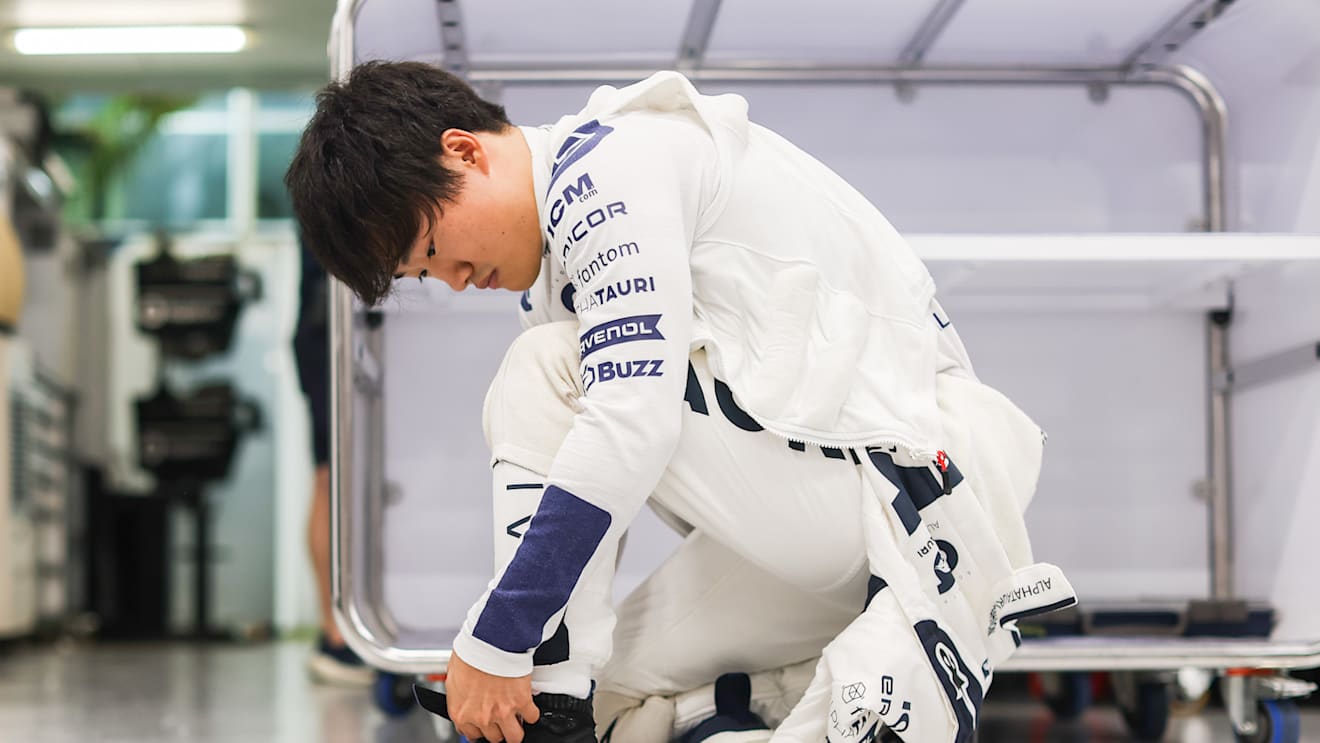 SINGAPORE, SINGAPORE - OCTOBER 02: Yuki Tsunoda of Scuderia AlphaTauri and Japan  during the F1 Grand Prix of Singapore at Marina Bay Street Circuit on October 02, 2022 in Singapore, Singapore. (Photo by Peter Fox/Getty Images,)
