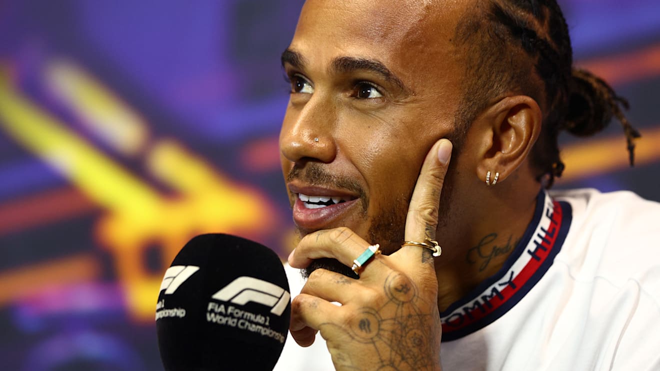 SINGAPORE, SINGAPORE - SEPTEMBER 29: Lewis Hamilton of Great Britain and Mercedes attends the Drivers Press Conference during previews ahead of the F1 Grand Prix of Singapore at Marina Bay Street Circuit on September 29, 2022 in Singapore, Singapore. (Photo by Clive Rose/Getty Images,)