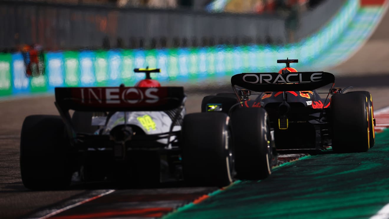 AUSTIN, TEXAS - OCTOBER 23: Max Verstappen of the Netherlands driving the (1) Oracle Red Bull Racing RB18 leads Lewis Hamilton of Great Britain driving the (44) Mercedes AMG Petronas F1 Team W13 during the F1 Grand Prix of USA at Circuit of The Americas on October 23, 2022 in Austin, Texas. (Photo by Jared C. Tilton/Getty Images)