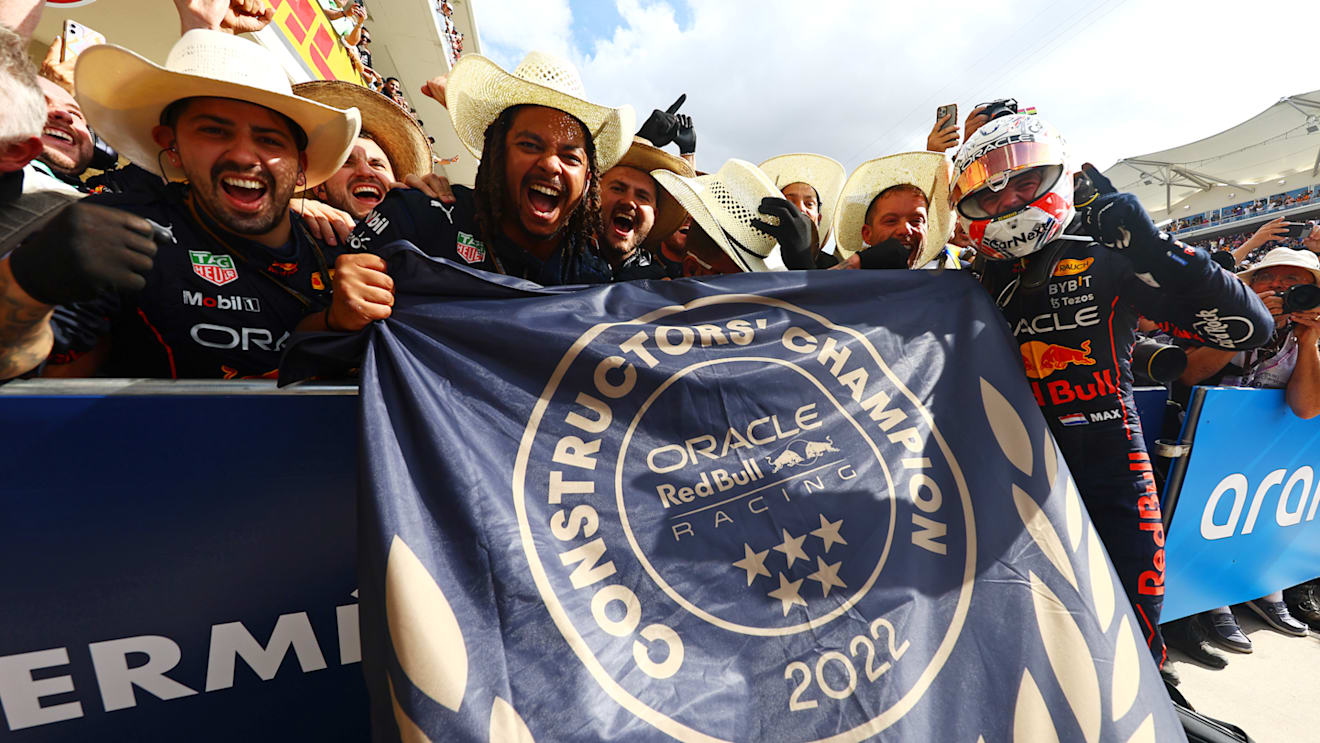 AUSTIN, TEXAS - OCTOBER 23: Race winner Max Verstappen of the Netherlands and Oracle Red Bull Racing celebrates in parc ferme with teammates after winning the Constructors championship following the F1 Grand Prix of USA at Circuit of The Americas on October 23, 2022 in Austin, Texas. (Photo by Mark Thompson/Getty Images)