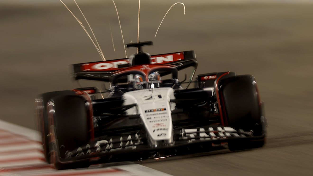 BAHRAIN, BAHRAIN - MARCH 04: Nyck de Vries of Netherlands driving the (21) Scuderia AlphaTauri AT04 on track during qualifying ahead of the F1 Grand Prix of Bahrain at Bahrain International Circuit on March 04, 2023 in Bahrain, Bahrain. (Photo by Lars Baron/Getty Images)