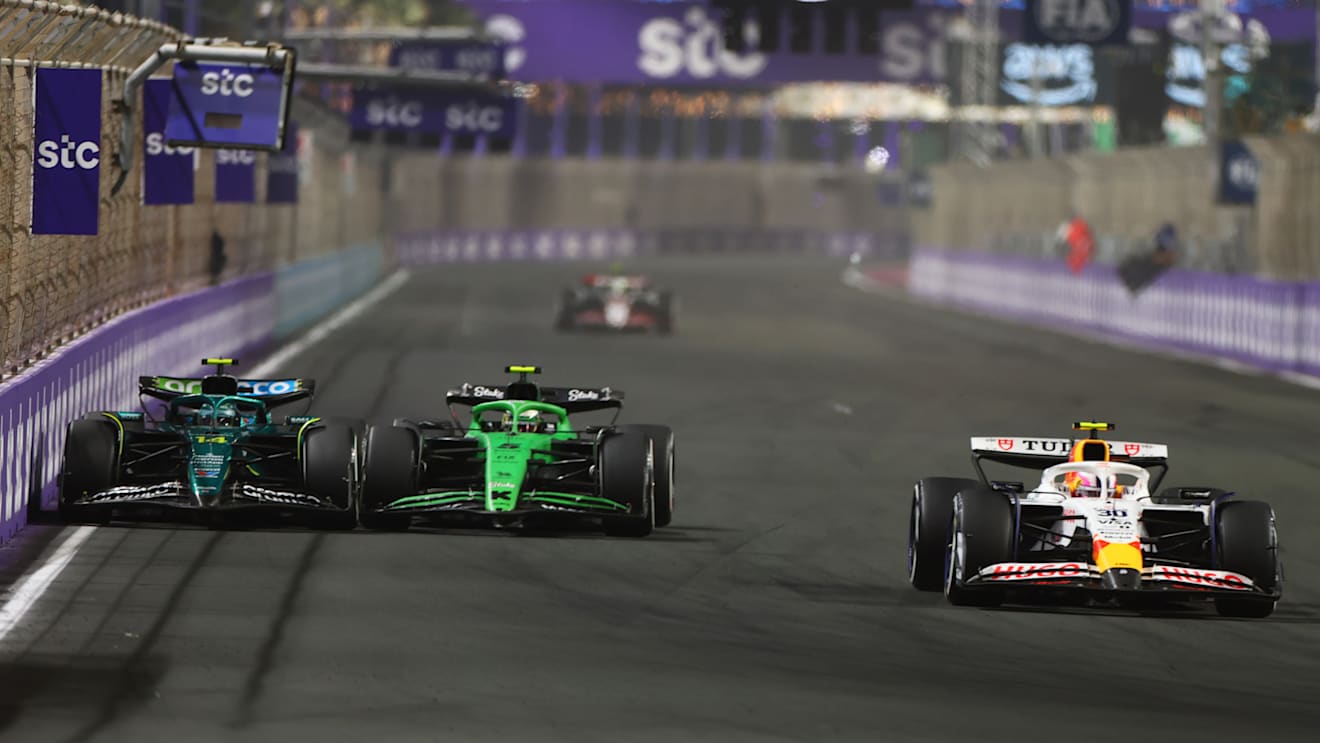 JEDDAH, SAUDI ARABIA - APRIL 20: Liam Lawson of New Zealand driving the (30) Visa Cash App Racing Bulls VCARB 02 leads Gabriel Bortoleto of Brazil driving the (5) Kick Sauber C45 Ferrari and Fernando Alonso of Spain driving the (14) Aston Martin F1 Team AMR25 Mercedes on track during the F1 Grand Prix of Saudi Arabia at Jeddah Corniche Circuit on April 20, 2025 in Jeddah, Saudi Arabia. (Photo by Sam Bloxham/LAT Images)