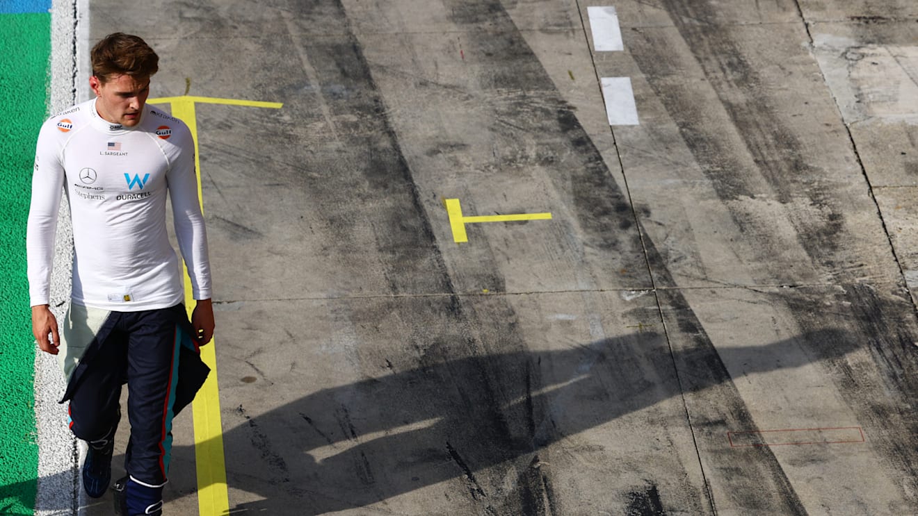 MONZA, ITALY - SEPTEMBER 02: 15th placed qualifier Logan Sargeant of United States and Williams walks in the Pitlane during qualifying ahead of the F1 Grand Prix of Italy at Autodromo Nazionale Monza on September 02, 2023 in Monza, Italy. (Photo by Mark Thompson/Getty Images)