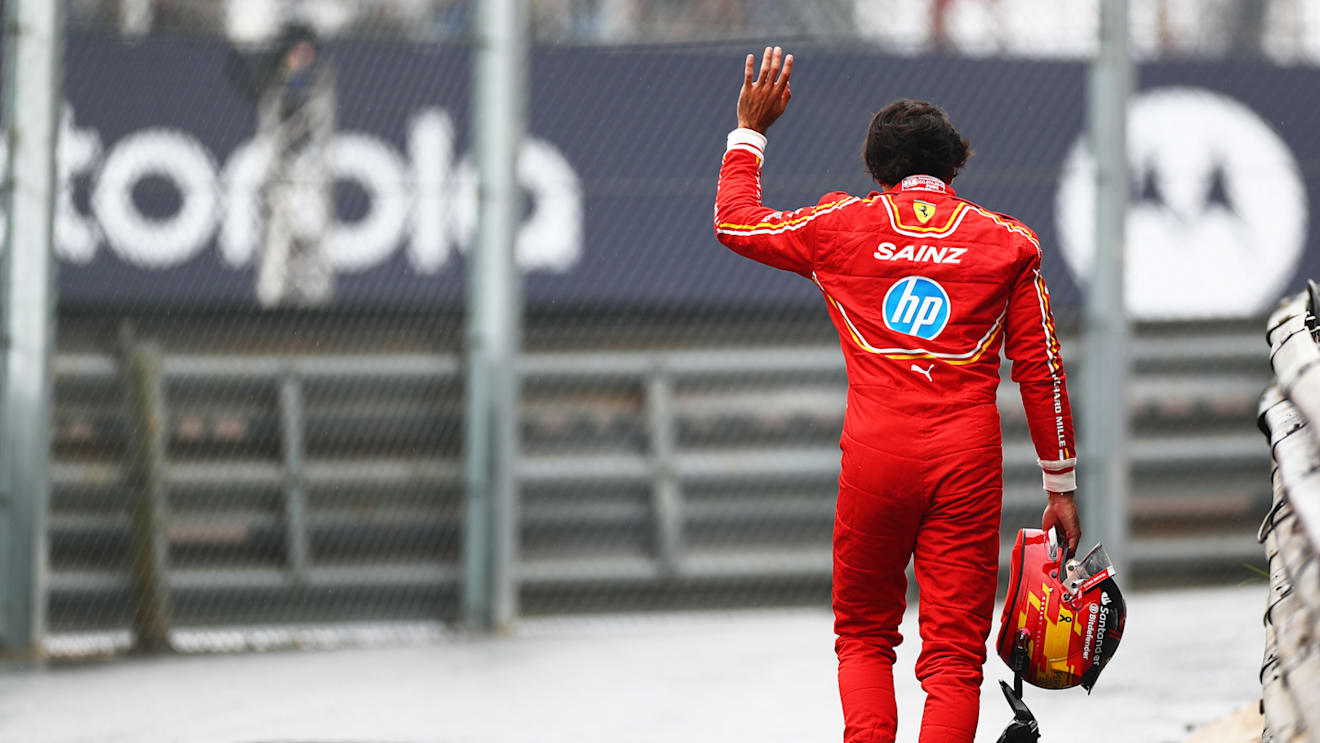 SAO PAULO, BRAZIL - NOVEMBER 03: 14th placed qualifier Carlos Sainz of Spain and Ferrari waves to fans after crashing during qualifying ahead of the F1 Grand Prix of Brazil at Autodromo Jose Carlos Pace on November 03, 2024 in Sao Paulo, Brazil. (Photo by Peter Fox - Formula 1/Formula 1 via Getty Images)
