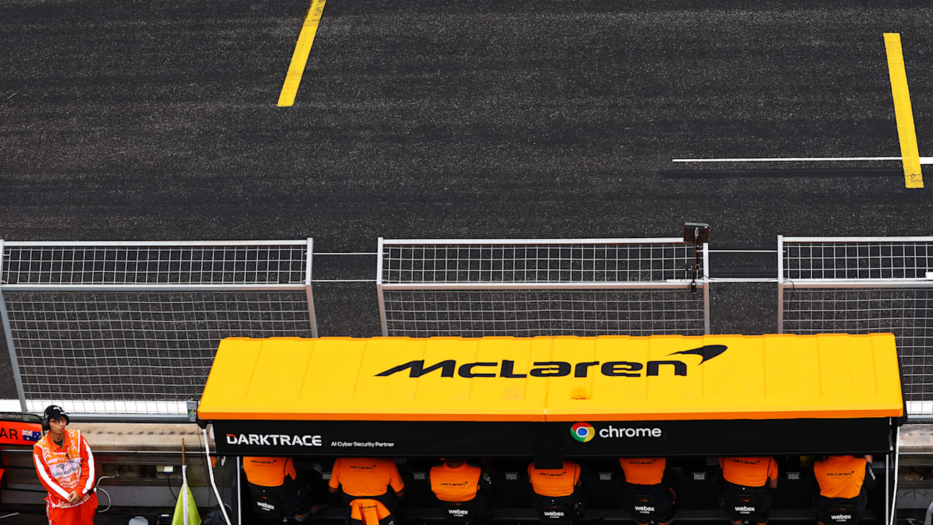 SHANGHAI, CHINA - APRIL 21: Lando Norris of Great Britain driving the (4) McLaren MCL38 Mercedes on track during the F1 Grand Prix of China at Shanghai International Circuit on April 21, 2024 in Shanghai, China. (Photo by Mark Thompson/Getty Images)