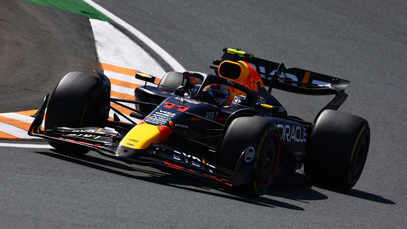 ZANDVOORT, NETHERLANDS - AUGUST 25: Sergio Perez of Mexico driving the (11) Oracle Red Bull Racing RB20 on track during the F1 Grand Prix of Netherlands at Circuit Zandvoort on August 25, 2024 in Zandvoort, Netherlands. (Photo by Mark Thompson/Getty Images)