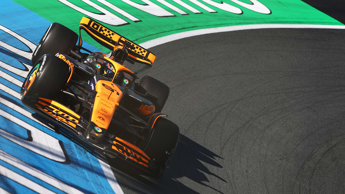ZANDVOORT, NETHERLANDS - AUGUST 25: Oscar Piastri of Australia driving the (81) McLaren MCL38 Mercedes on track during the F1 Grand Prix of Netherlands at Circuit Zandvoort on August 25, 2024 in Zandvoort, Netherlands. (Photo by Mark Thompson/Getty Images)