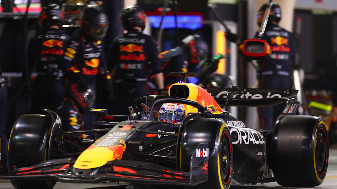 BAHRAIN, BAHRAIN - APRIL 13: Max Verstappen of the Netherlands driving the (1) Oracle Red Bull Racing RB21 on track during the F1 Grand Prix of Bahrain at Bahrain International Circuit on April 13, 2025 in Bahrain, Bahrain. (Photo by Clive Rose/Getty Images)