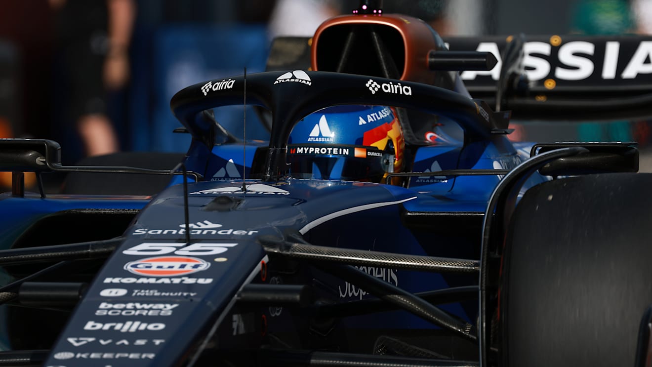 IMOLA, ITALY - MAY 17: Carlos Sainz of Spain driving the (55) Williams FW47 Mercedes in the Pitlane during qualifying ahead of the F1 Grand Prix of Emilia-Romagna at Autodromo Internazionale Enzo e Dino Ferrari on May 17, 2025 in Imola, Italy. (Photo by Mark Thompson/Getty Images)