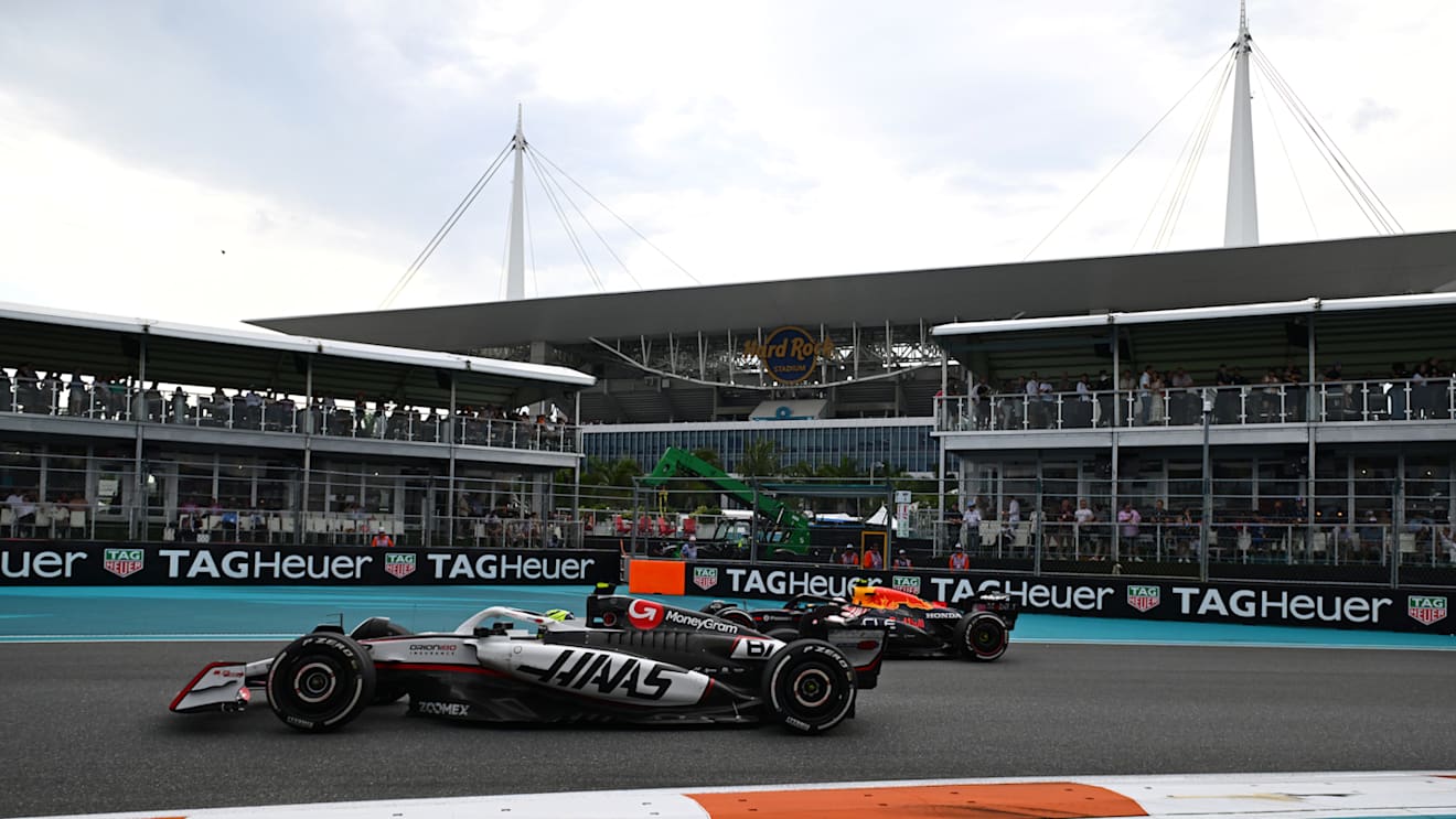MIAMI, FLORIDA - MAY 04: Oliver Bearman of Great Britain driving the (87) Haas F1 VF-25 Ferrari leads Yuki Tsunoda of Japan driving the (22) Oracle Red Bull Racing RB21 on track during the F1 Grand Prix of Miami at Miami International Autodrome on May 04, 2025 in Miami, Florida. (Photo by Rudy Carezzevoli/Getty Images)