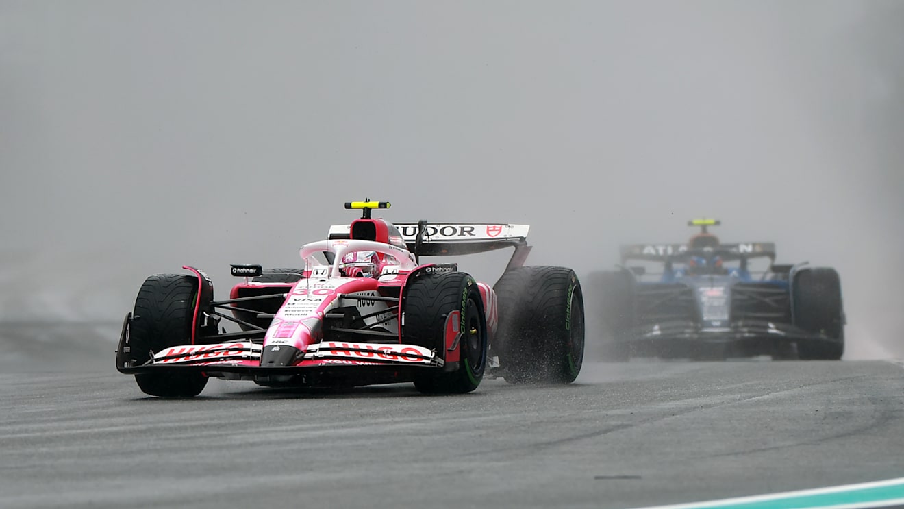 MIAMI, FLORIDA - MAY 03: Liam Lawson of New Zealand driving the (30) Visa Cash App Racing Bulls VCARB 02 leads Carlos Sainz of Spain driving the (55) Williams FW47 Mercedes on the formation lap during the Sprint ahead of the F1 Grand Prix of Miami at Miami International Autodrome on May 03, 2025 in Miami, Florida. (Photo by Hector Vivas/Getty Images)