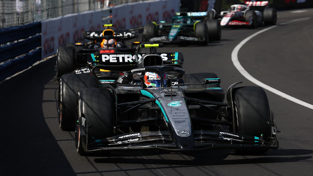 MONTE-CARLO, MONACO - MAY 25: Andrea Kimi Antonelli of Italy driving the (12) Mercedes AMG Petronas F1 Team W16 leads Yuki Tsunoda of Japan driving the (22) Oracle Red Bull Racing RB21 on track during the F1 Grand Prix of Monaco at Circuit de Monaco on May 25, 2025 in Monte-Carlo, Monaco. (Photo by Mark Thompson/Getty Images)
