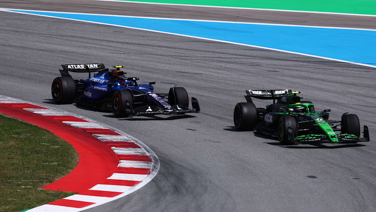 BARCELONA, SPAIN - JUNE 01: Gabriel Bortoleto of Brazil driving the (5) Kick Sauber C45 Ferrari leads Carlos Sainz of Spain driving the (55) Williams FW47 Mercedes on track during the F1 Grand Prix of Spain at Circuit de Barcelona-Catalunya on June 01, 2025 in Barcelona, Spain. (Photo by Clive Rose - Formula 1/Formula 1 via Getty Images)