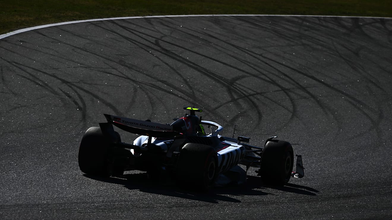 BARCELONA, SPAIN - MAY 30: Oliver Bearman of Great Britain driving the (87) Haas F1 VF-25 Ferrari on track during practice ahead of the F1 Grand Prix of Spain at Circuit de Barcelona-Catalunya on May 30, 2025 in Barcelona, Spain. (Photo by Rudy Carezzevoli/Getty Images)