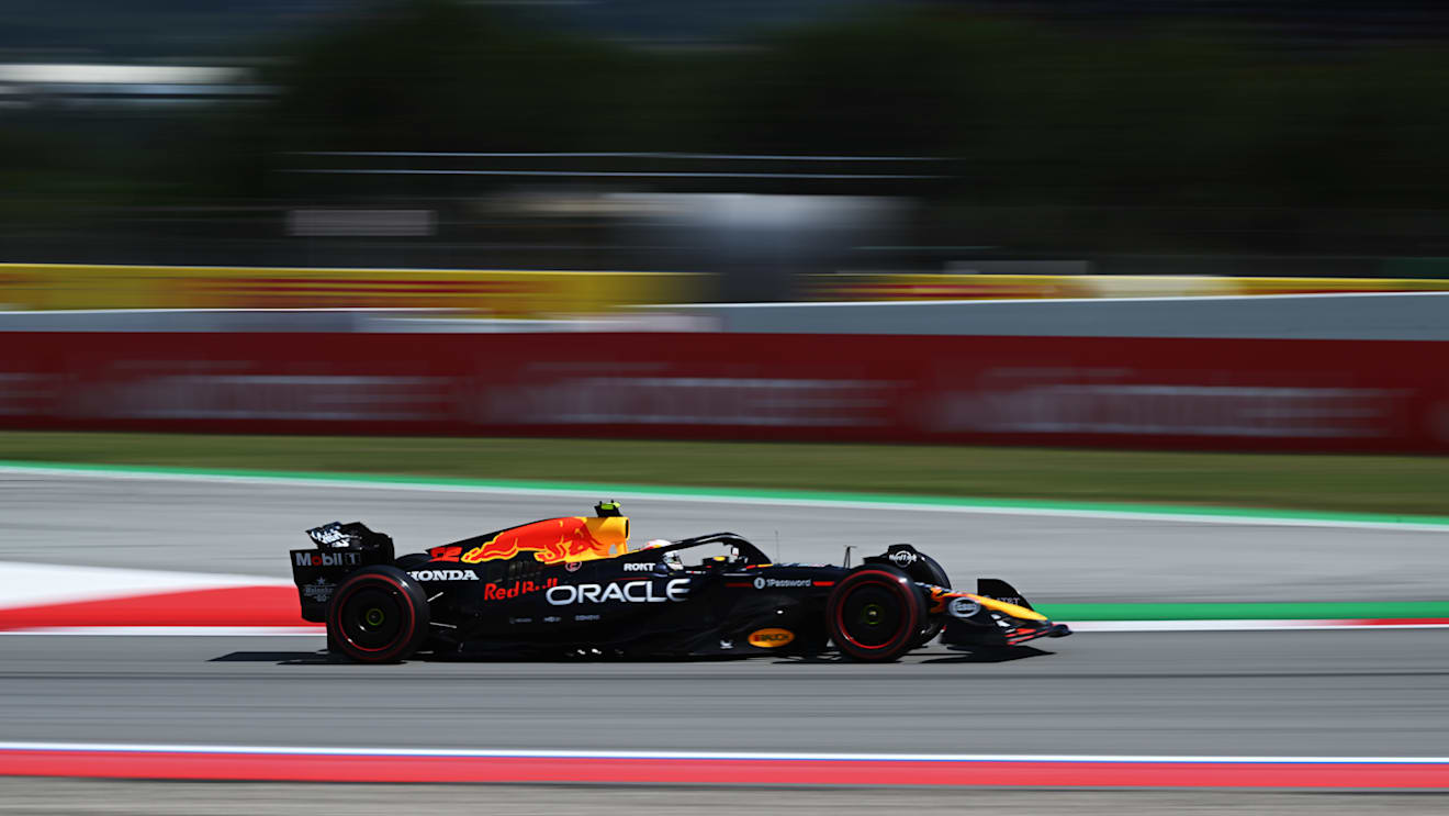 BARCELONA, SPAIN - MAY 31: Yuki Tsunoda of Japan driving the (22) Oracle Red Bull Racing RB21 on track during qualifying ahead of the F1 Grand Prix of Spain at Circuit de Barcelona-Catalunya on May 31, 2025 in Barcelona, Spain. (Photo by David Ramos/Getty Images)