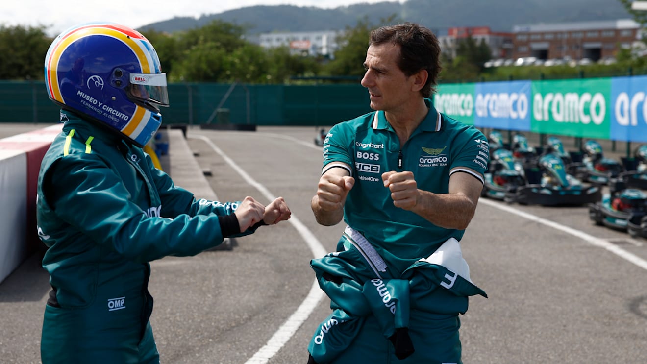 Alonso and de la Rosa joined the students for an afternoon on the track