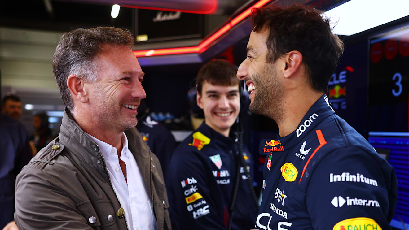 NORTHAMPTON, ENGLAND - JULY 11:  Daniel Ricciardo of Australia and Oracle Red Bull Racing speaks with Red Bull Racing Team Principal Christian Horner as he prepares to drive during Formula 1 testing at Silverstone Circuit on July 11, 2023 in Northampton, England. (Photo by Mark Thompson/Getty Images) // Getty Images / Red Bull Content Pool // SI202307110143 // Usage for editorial use only //