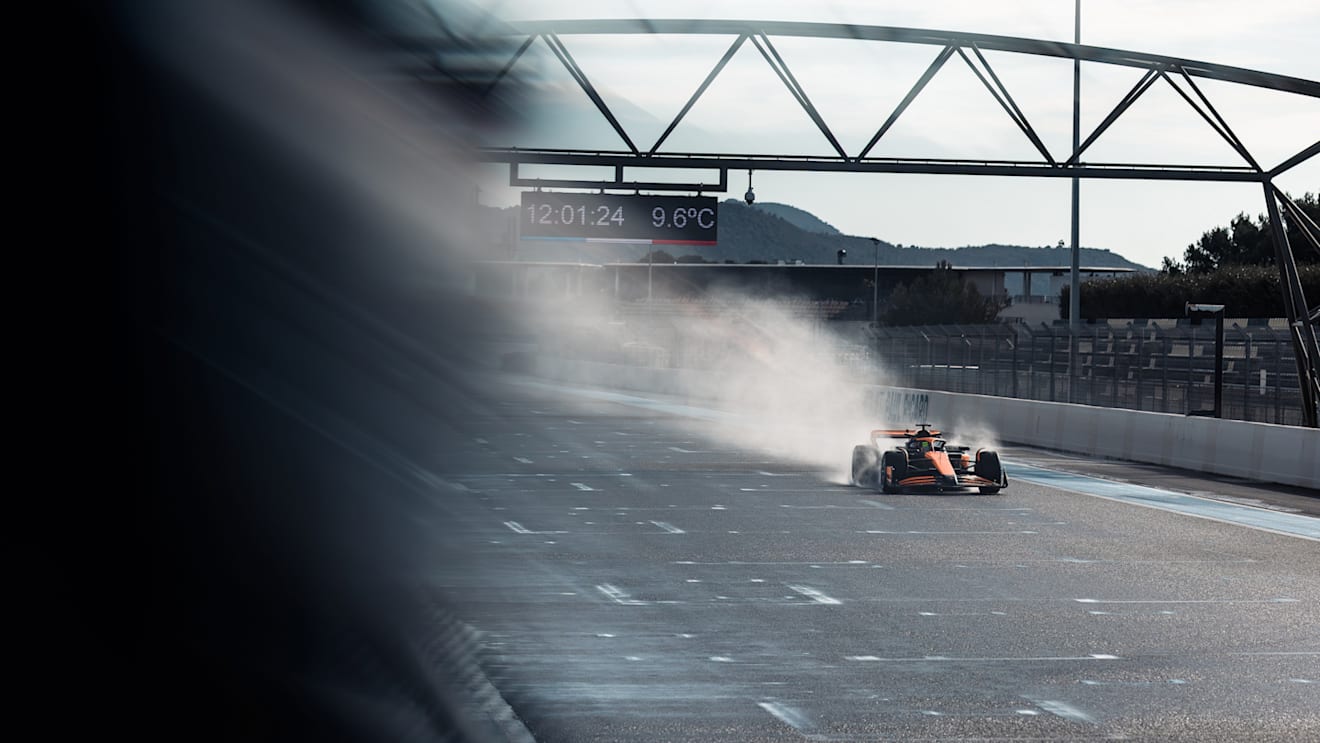 Piastri estuvo en acción para McLaren durante la prueba de neumáticos de lluvia de Pirelli 2026 en Paul Ricard