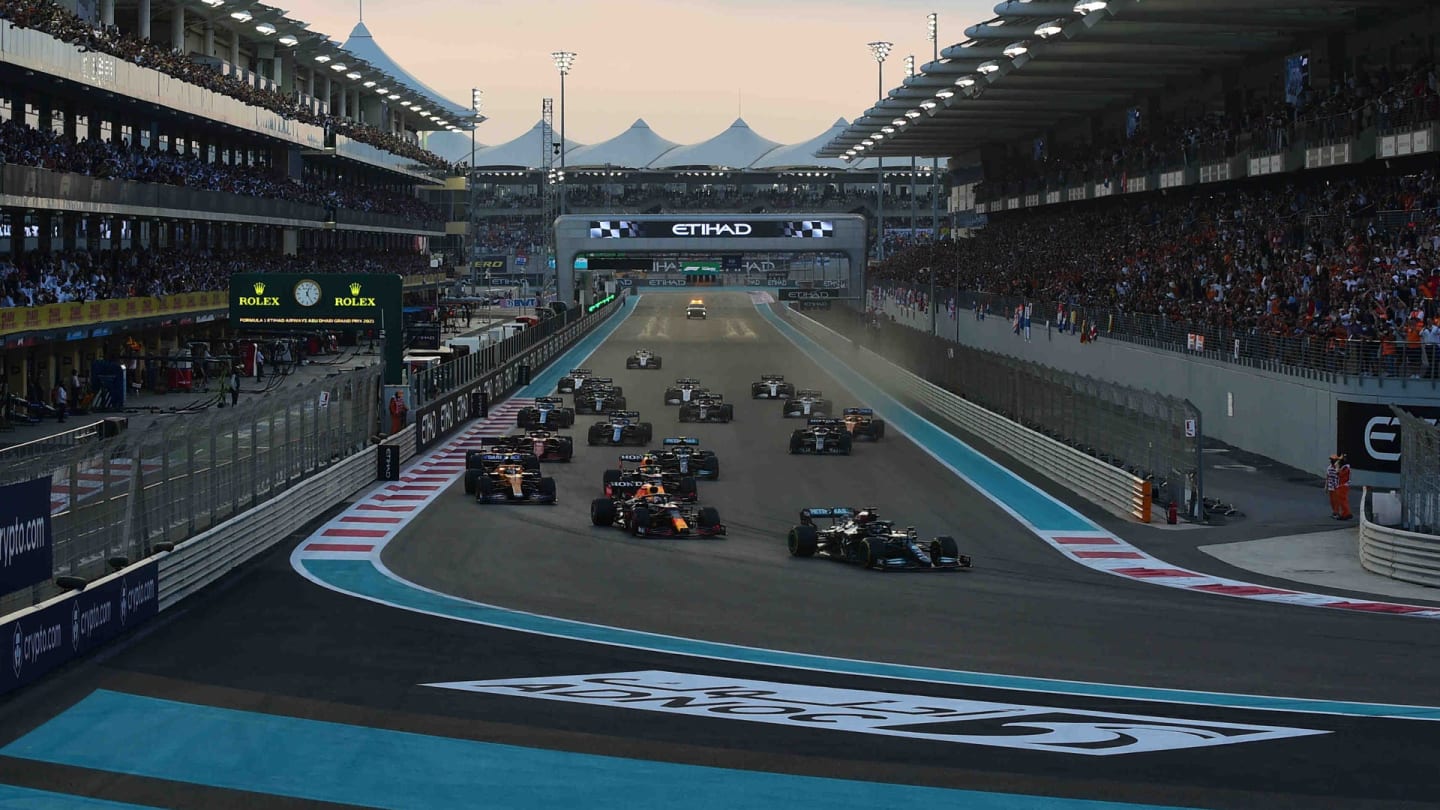 ABU DHABI, UNITED ARAB EMIRATES - NOVEMBER 26:  Start during the Abu Dhabi Formula One Grand Prix
