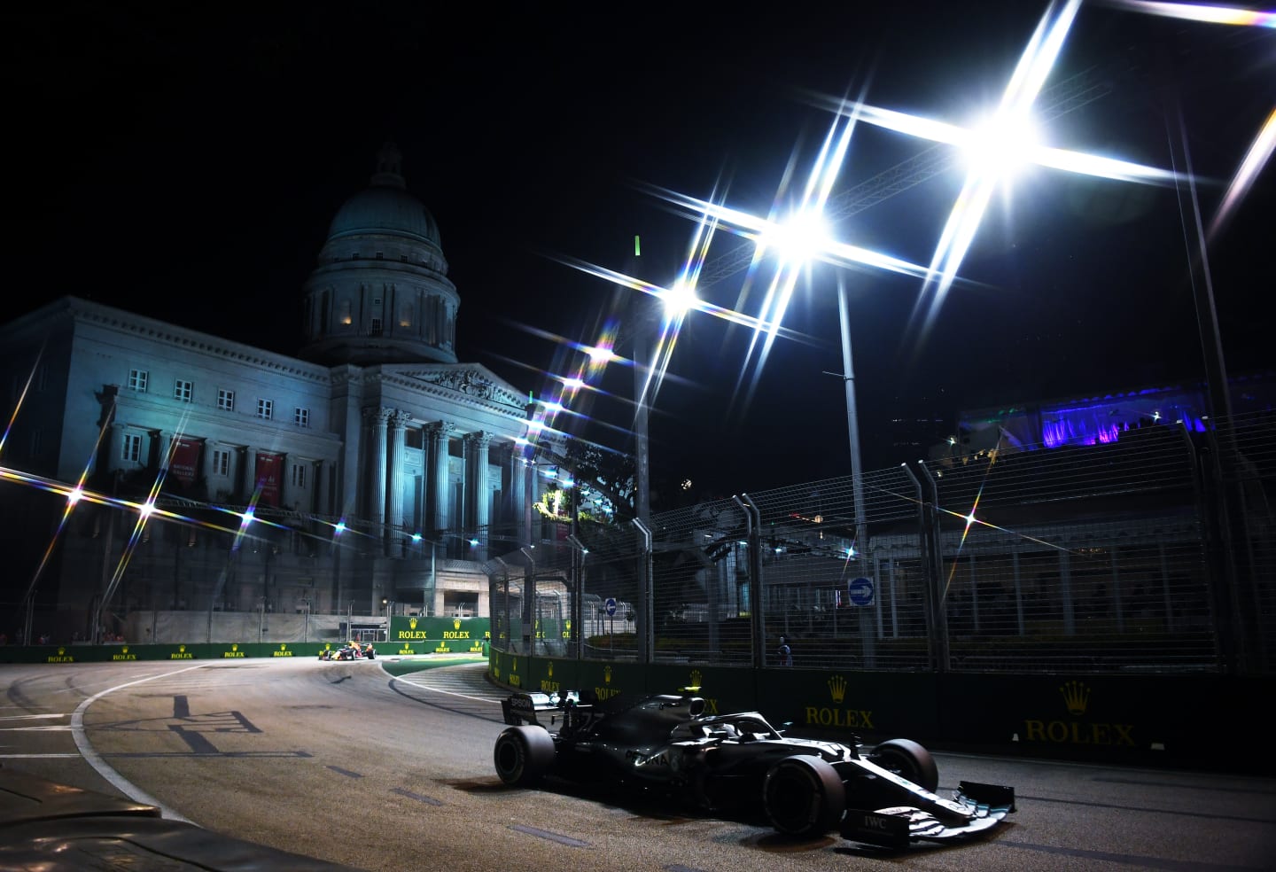 SINGAPORE, SINGAPORE - SEPTEMBER 22: Valtteri Bottas driving the (77) Mercedes AMG Petronas F1 Team