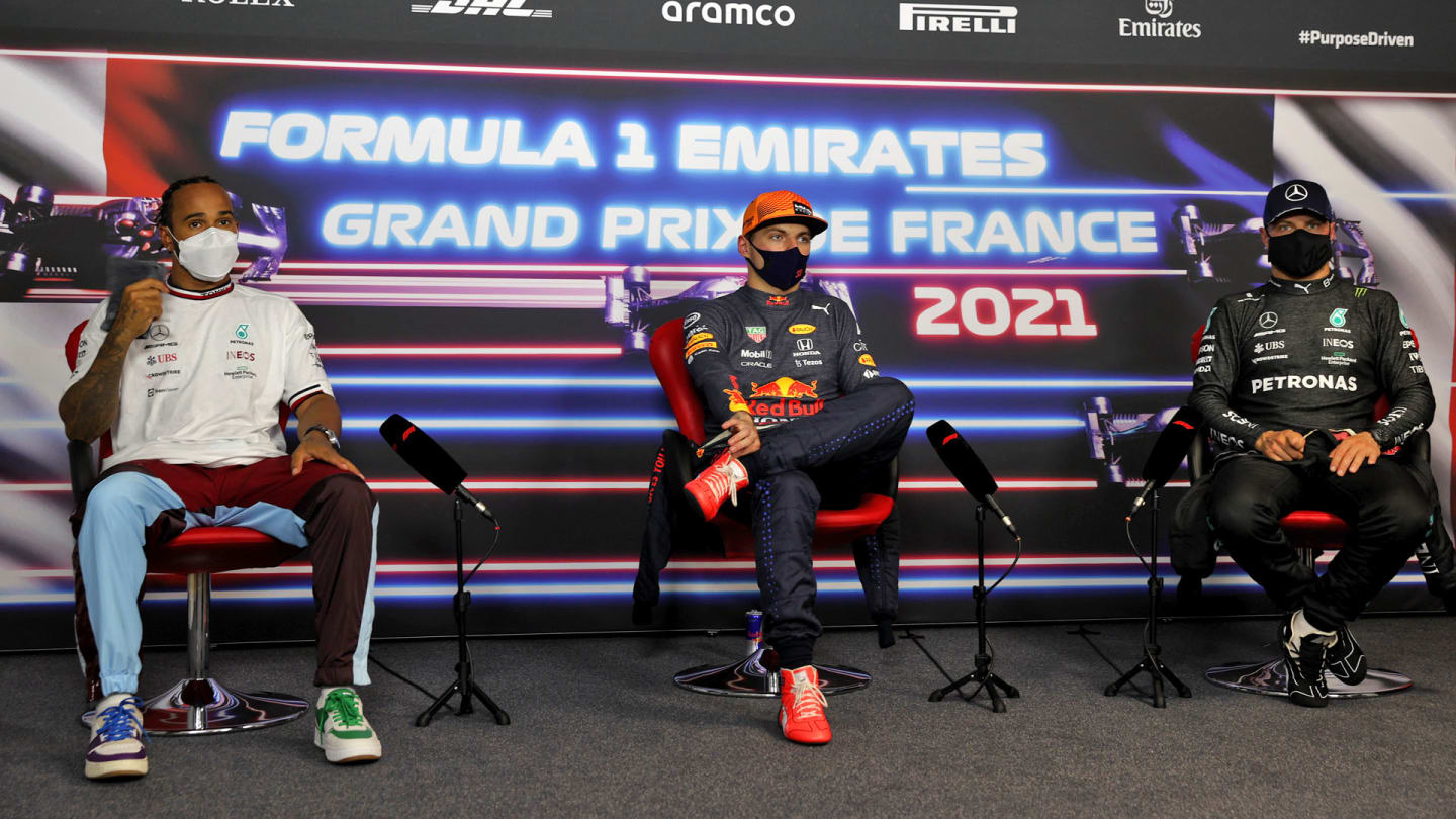 (L to R): Lewis Hamilton (GBR) Mercedes AMG F1; Max Verstappen (NLD) Red Bull Racing; and Valtteri