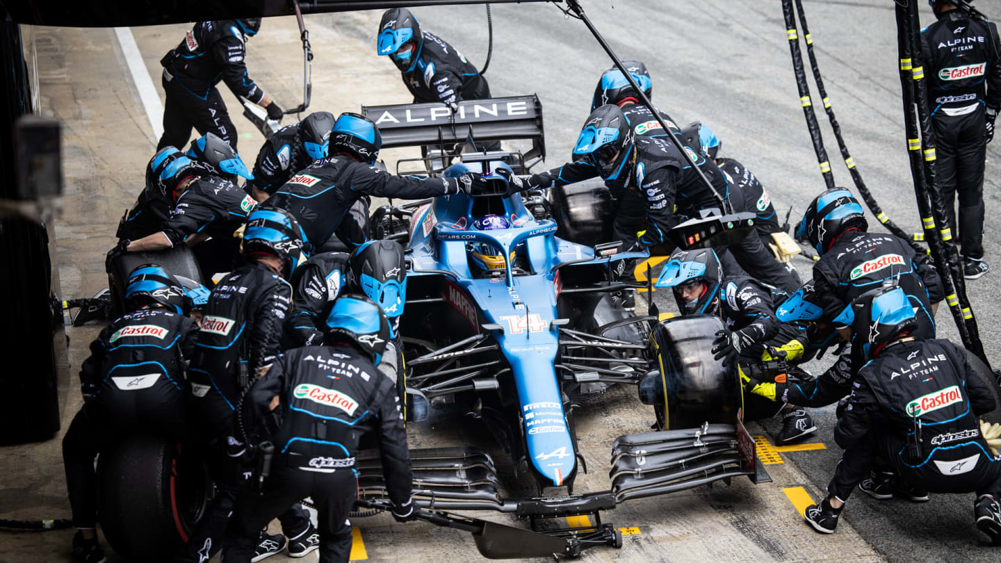 Fernando Alonso (ESP) Alpine F1 Team A521 makes a pit stop.

Spanish Grand Prix, Sunday 9th May