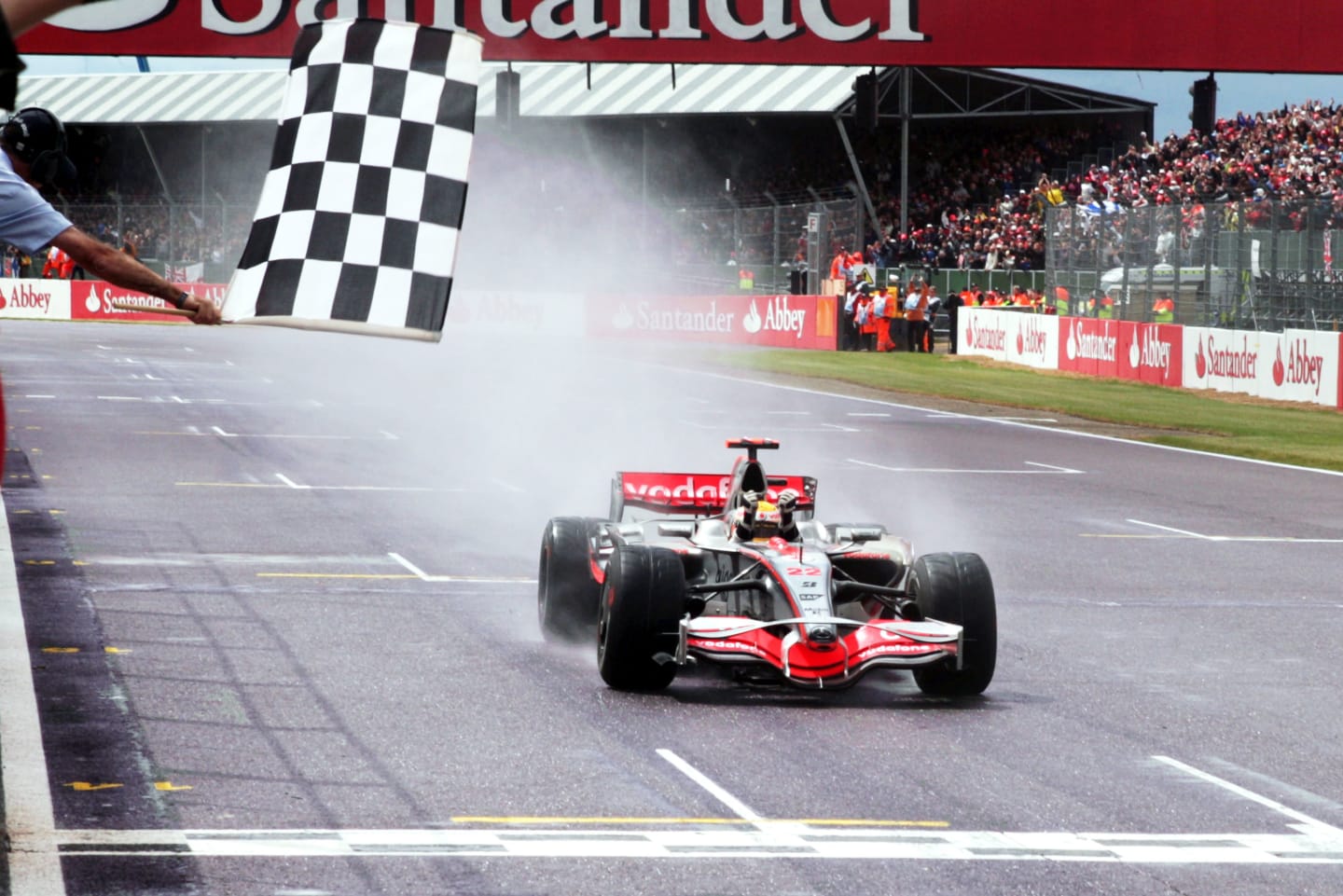 Race winner Lewis Hamilton (GBR) McLaren Mercedes MP4/23 takes the chequered flag.
Formula One