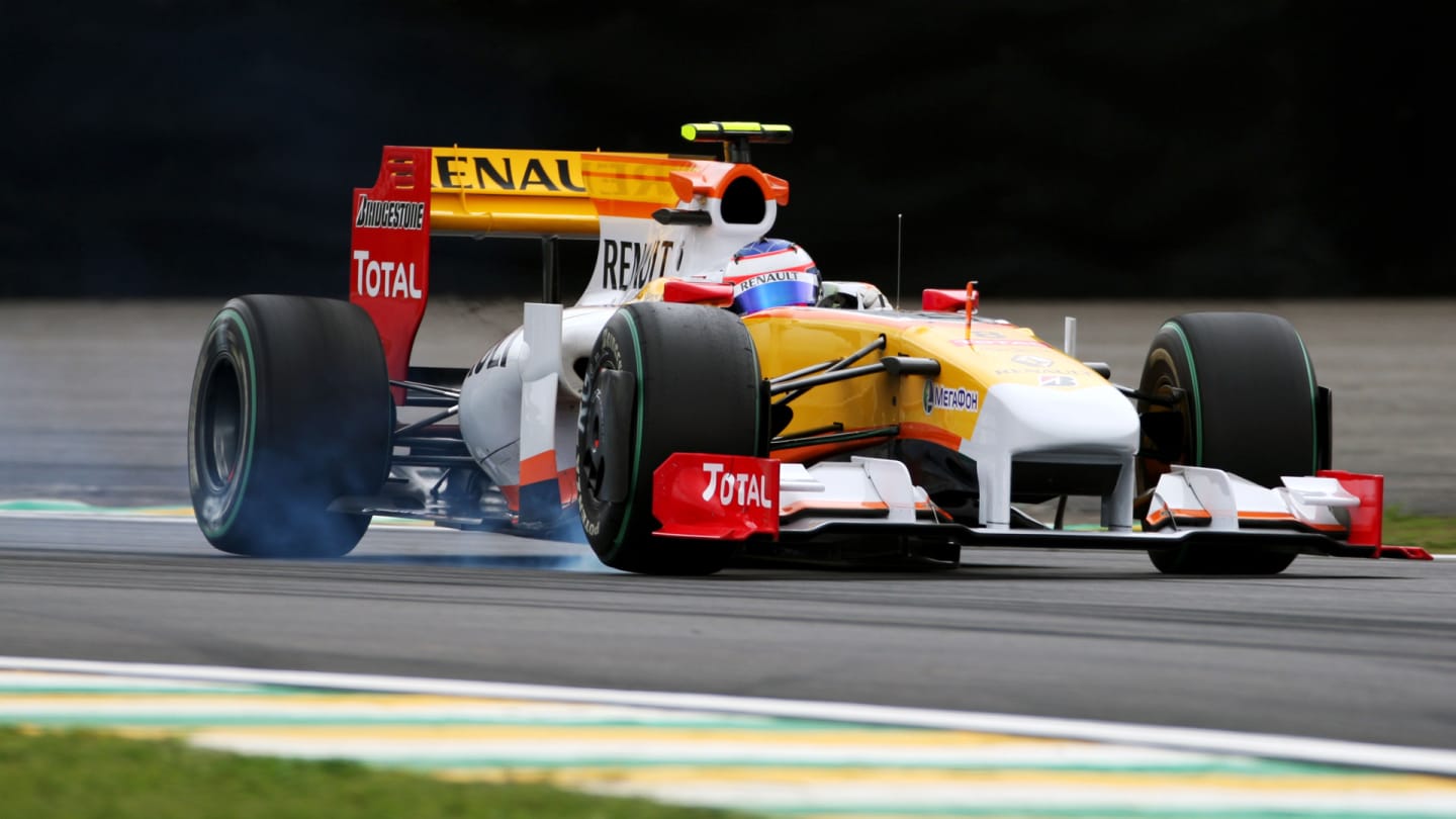 Romain Grosjean (FRA) Renault R29.
Formula One World Championship, Rd 16, Brazilian Grand Prix,