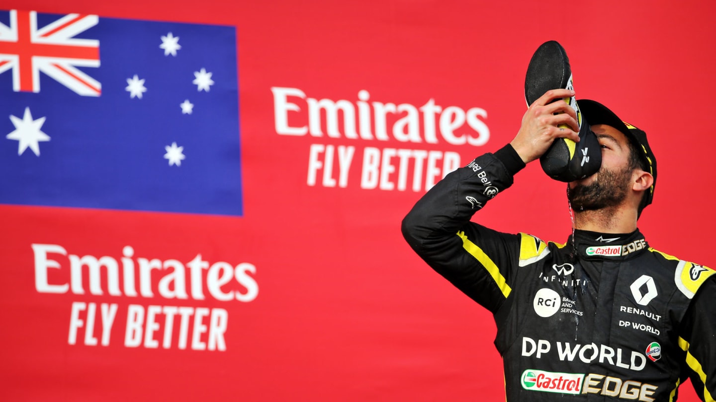 Daniel Ricciardo (AUS) Renault F1 Team celebrates his third position on the podium.
Emilia Romagna