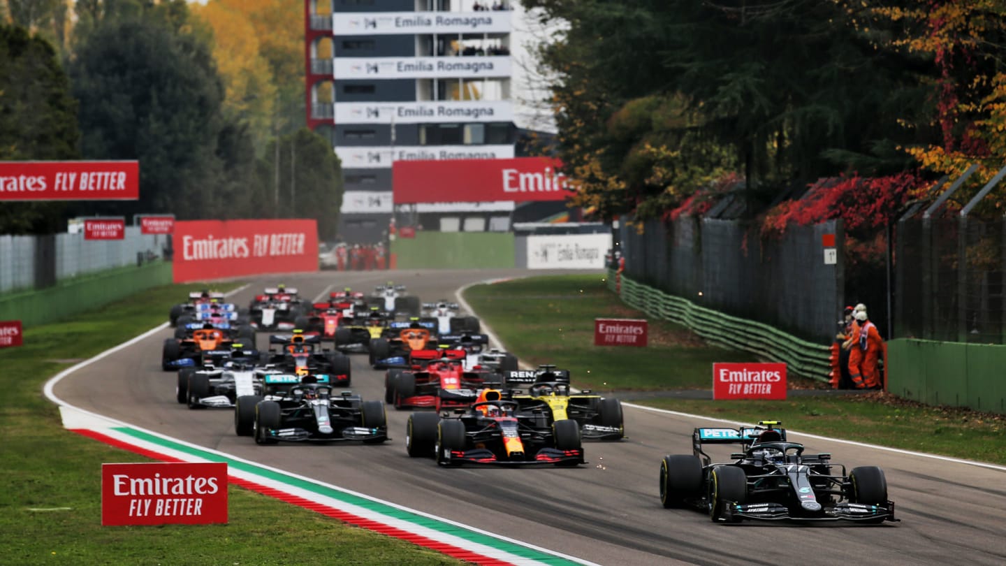 Valtteri Bottas (FIN) Mercedes AMG F1 W11 leads at the start of the race.
01.11.2020. Formula 1