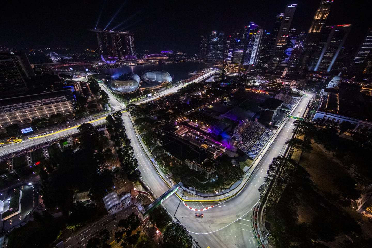 SINGAPORE, SINGAPORE - SEPTEMBER 20: Max Verstappen of the Netherlands driving the (33) Aston Martin Red Bull Racing RB15 on track during practice for the F1 Grand Prix of Singapore at Marina Bay Street Circuit on September 20, 2019 in Singapore. (Photo by Mark Thompson/Getty Images)
