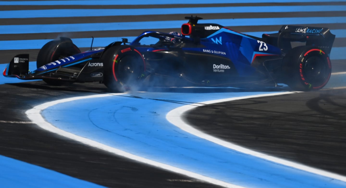 LE CASTELLET, FRANCE - JULY 23: Alexander Albon of Thailand driving the (23) Williams FW44 Mercedes runs wide during qualifying ahead of the F1 Grand Prix of France at Circuit Paul Ricard on July 23, 2022 in Le Castellet, France. (Photo by Dan Mullan/Getty Images)