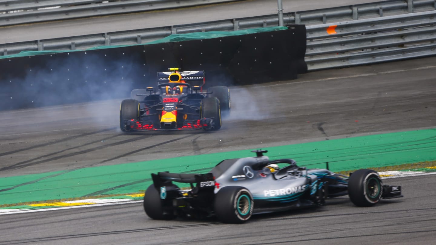 AUTóDROMO JOSé CARLOS PACE, BRAZIL - NOVEMBER 11: Lewis Hamilton, Mercedes AMG F1 W09, passes a spinning Max Verstappen, Red Bull Racing RB14 Tag Heuer, after the latter suffers a collision with Esteban Ocon, Force India VJM11 Mercedes during the Brazilian GP at Autódromo José Carlos Pace on November 11, 2018 in Autódromo José Carlos Pace, Brazil. (Photo by Andy Hone / LAT Images)