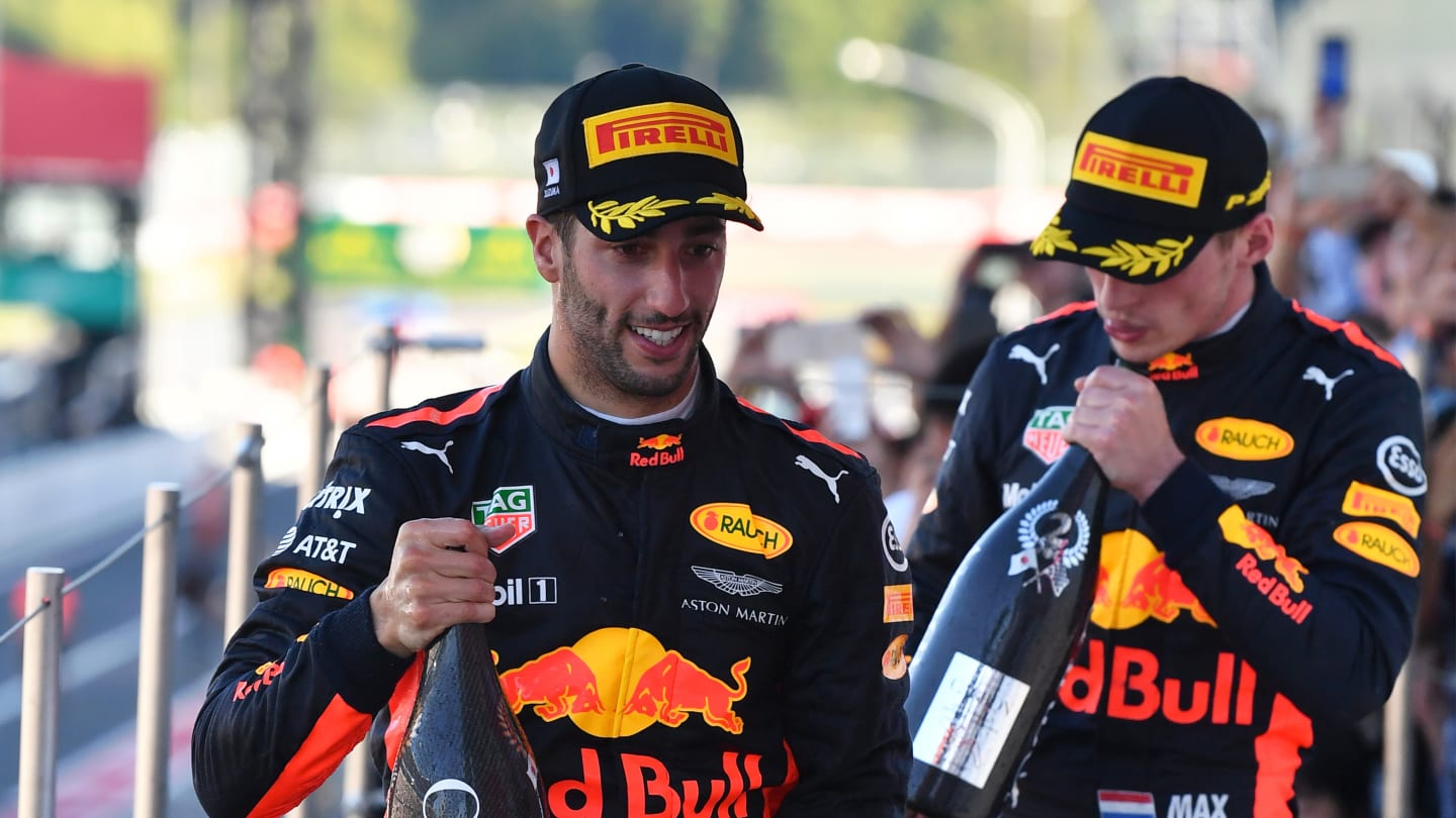 www.sutton-images.com

Daniel Ricciardo (AUS) Red Bull Racing and Max Verstappen (NED) Red Bull