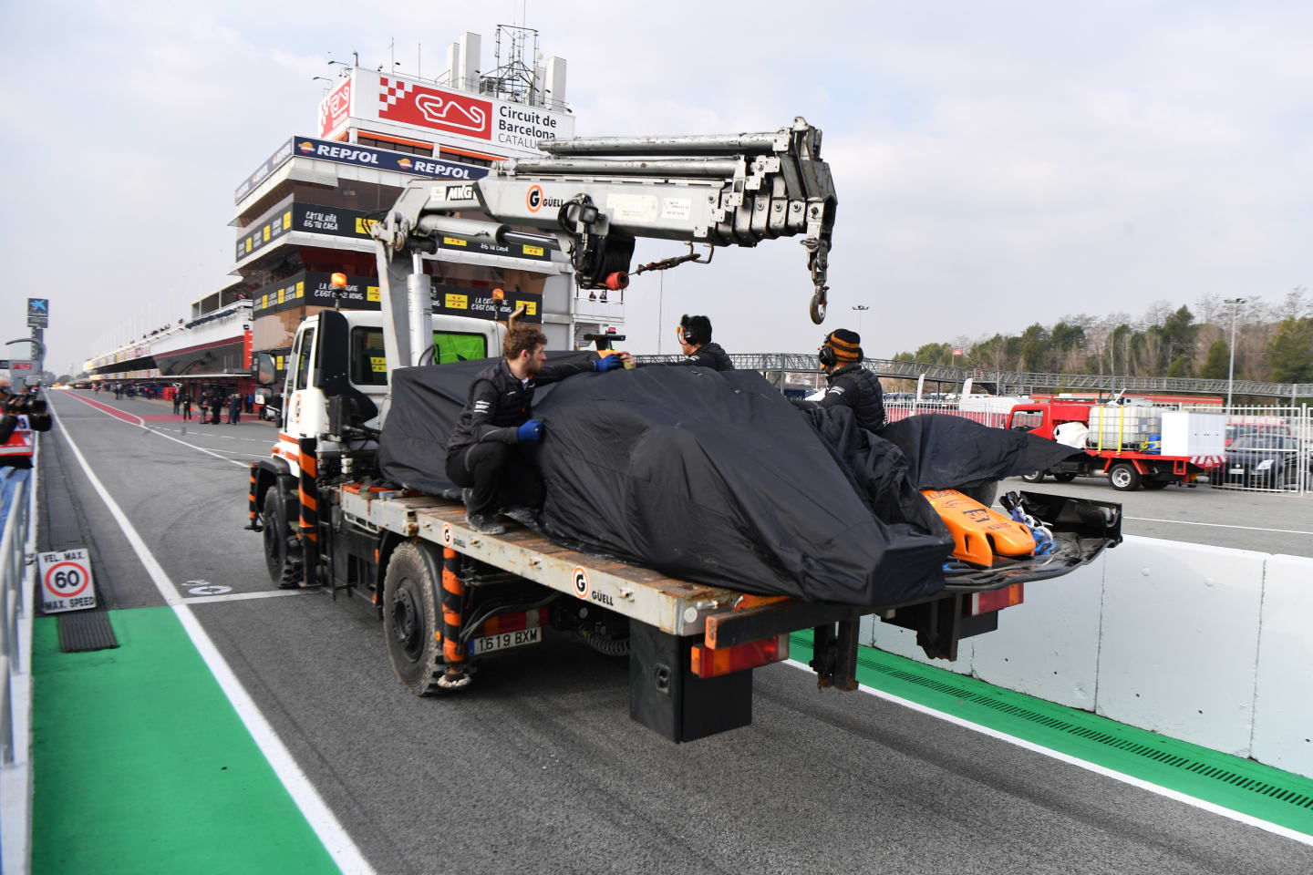 The car of Fernando Alonso (ESP) McLaren MCL33 is recovered to the pits at Formula One Testing, Day One, Barcelona, Spain, 26 February 2018.