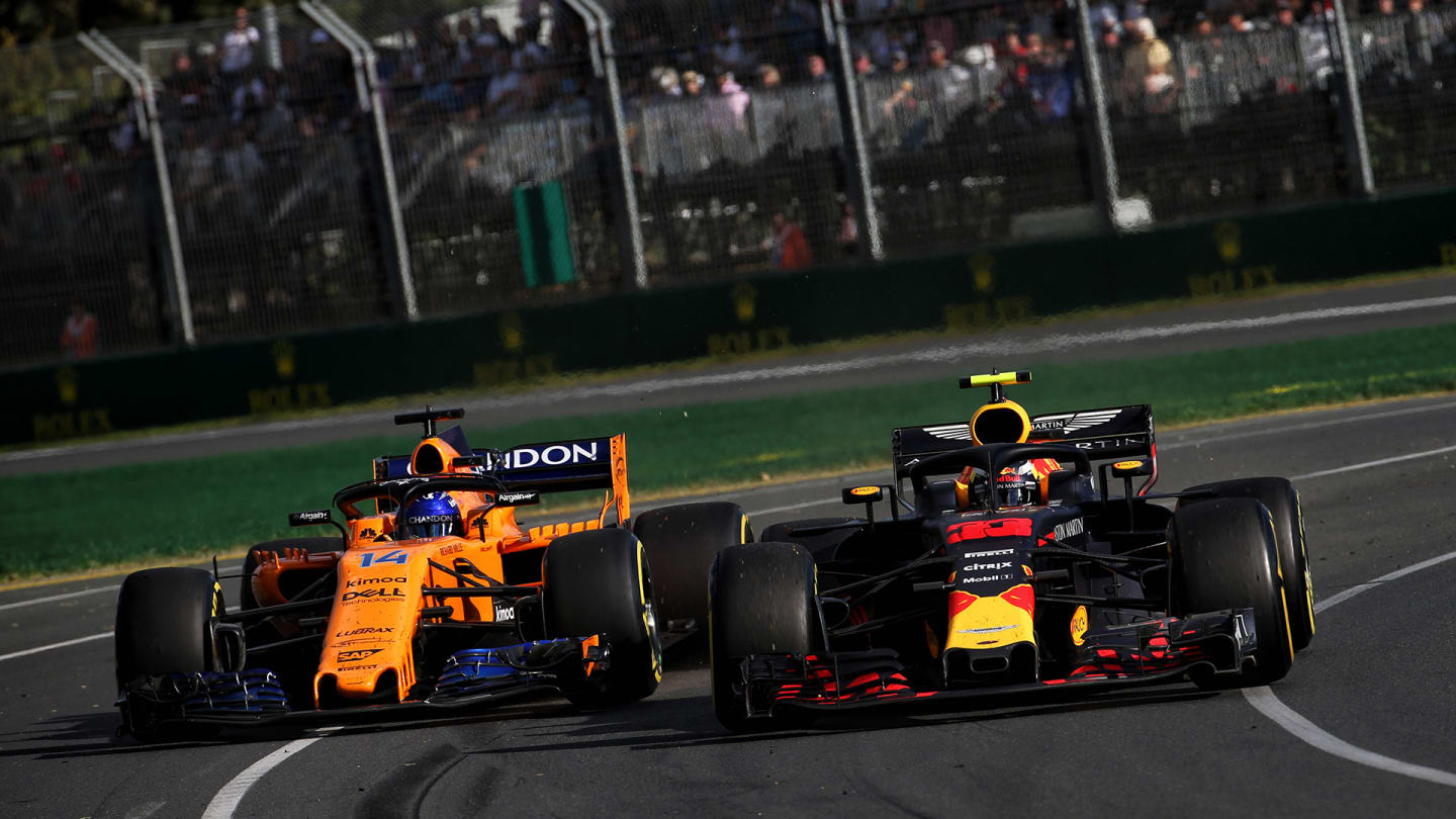 Max Verstappen (NLD) Red Bull Racing RB14 and Fernando Alonso (ESP) McLaren MCL33 battle for