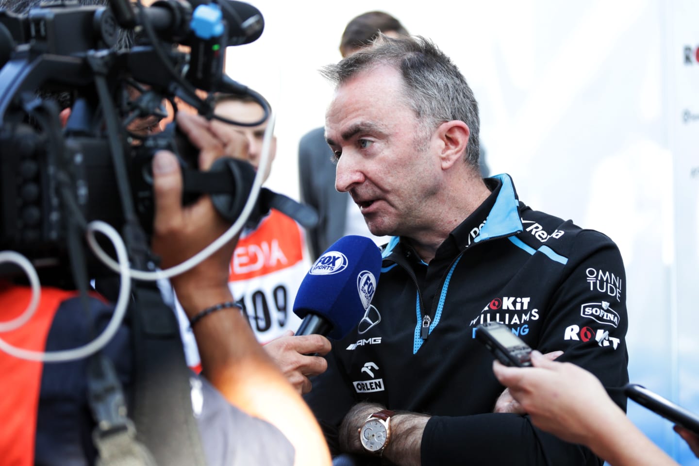 Paddy Lowe (GBR) Williams Racing Chief Technical Officer with the media.
Formula One Testing, Day