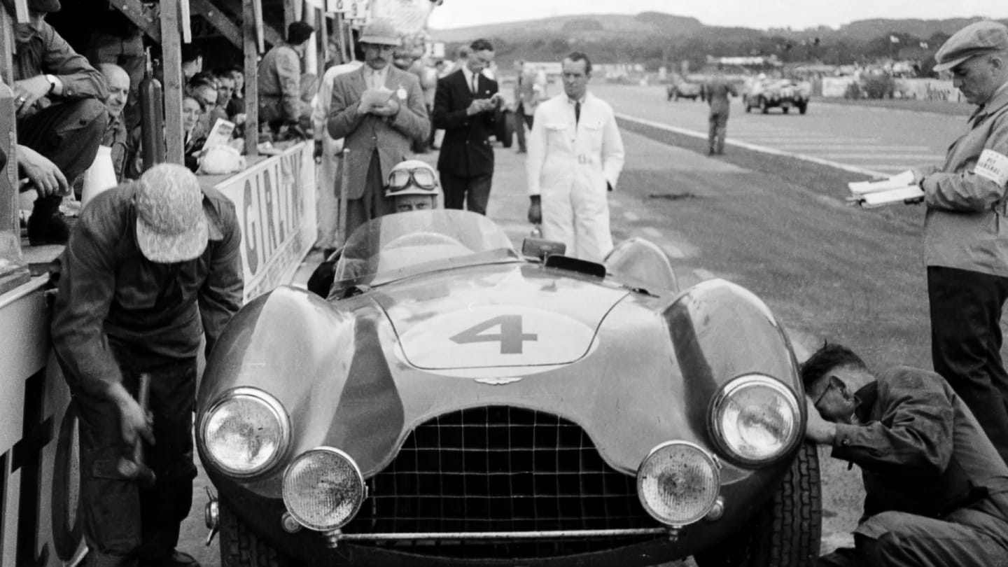 The Goodwood 9 Hours Race; Goodwood, August 22, 1953. Mechanics change the front wheels of the