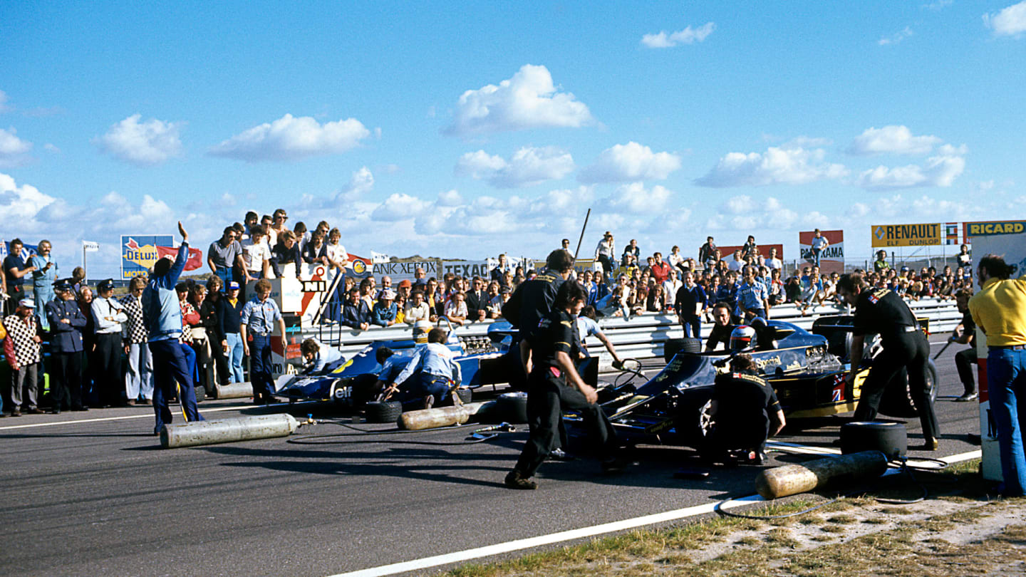 Mario Andretti, Jody Scheckter, Lotus-Ford 77, Tyrrell-Ford P34, Grand Prix of the Netherlands,