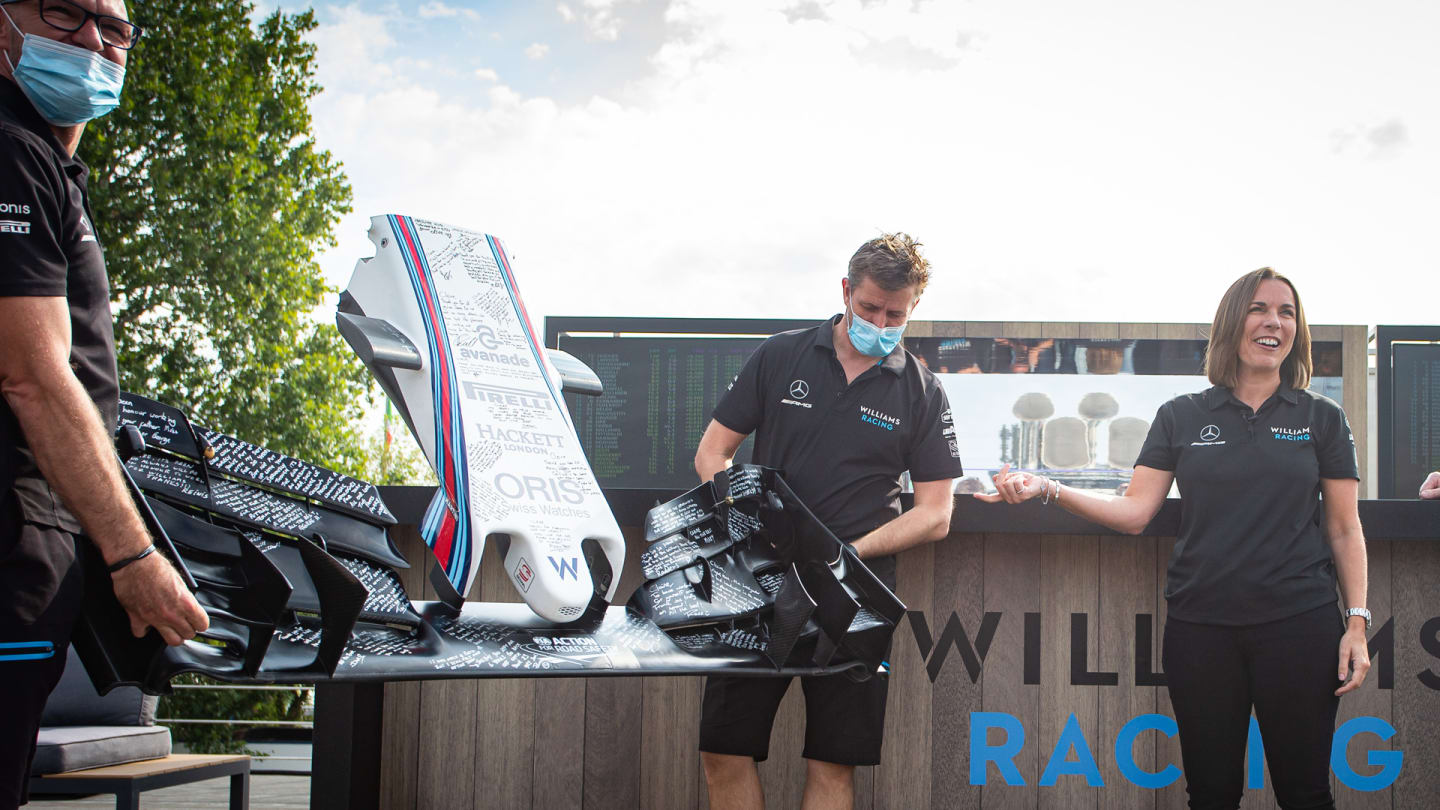 Claire Williams (GBR) Williams Racing Deputy Team Principal presented with a front wing from the