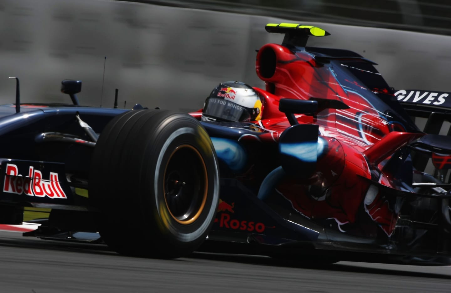 SHIZUOKA, JAPAN - SEPTEMBER 28:  Sebastian Vettel of Germany and Scuderia Toro Rosso drives during