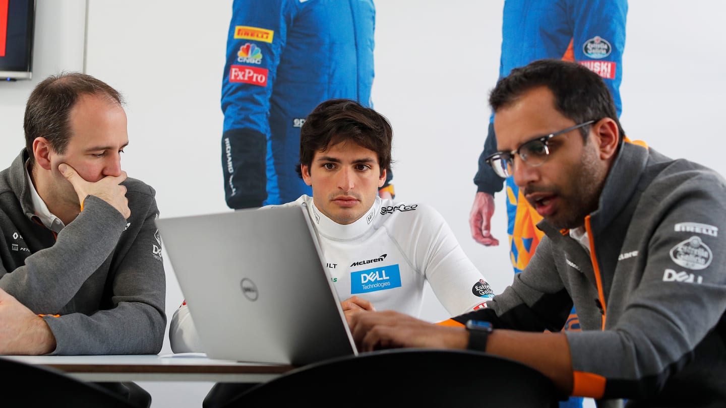Carlos Sainz Jr, McLaren, talks to engineers