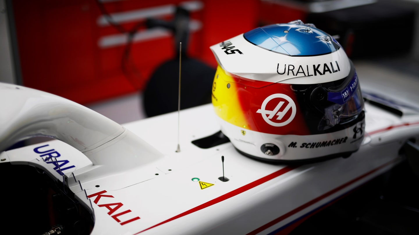The helmet of Mick Schumacher, Haas F1, the design commemorating that worn by his father Michael at