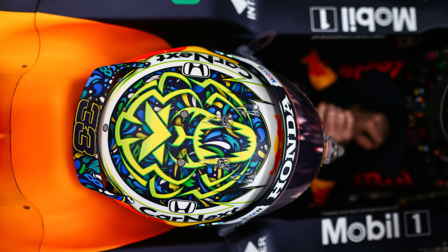 The lion motif remains on Verstappen's helmet